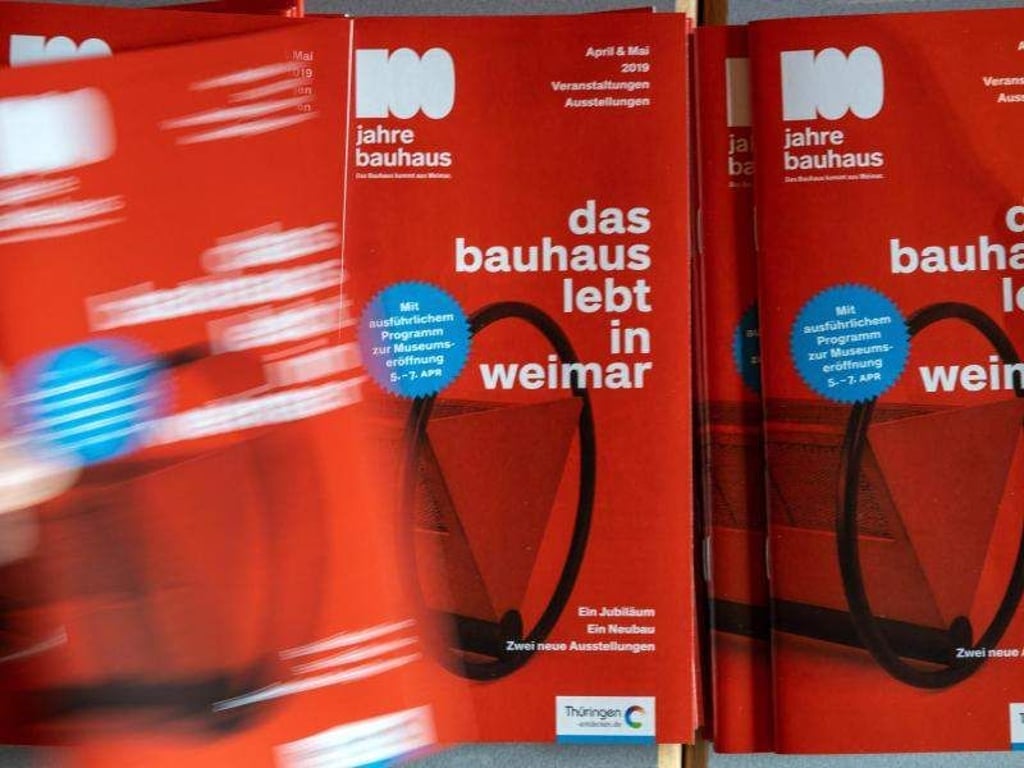 Programmheft: «Das Bauhaus lebt in Weimar». Foto: Michael Reichel