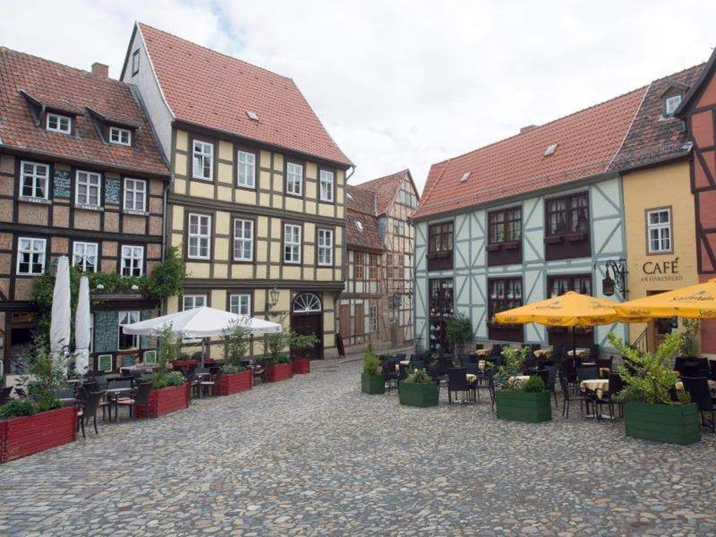Der Platz am Fuße des Schlossberges in Quedlinburg. Foto: Klaus-Dietmar Gabbert/Archiv