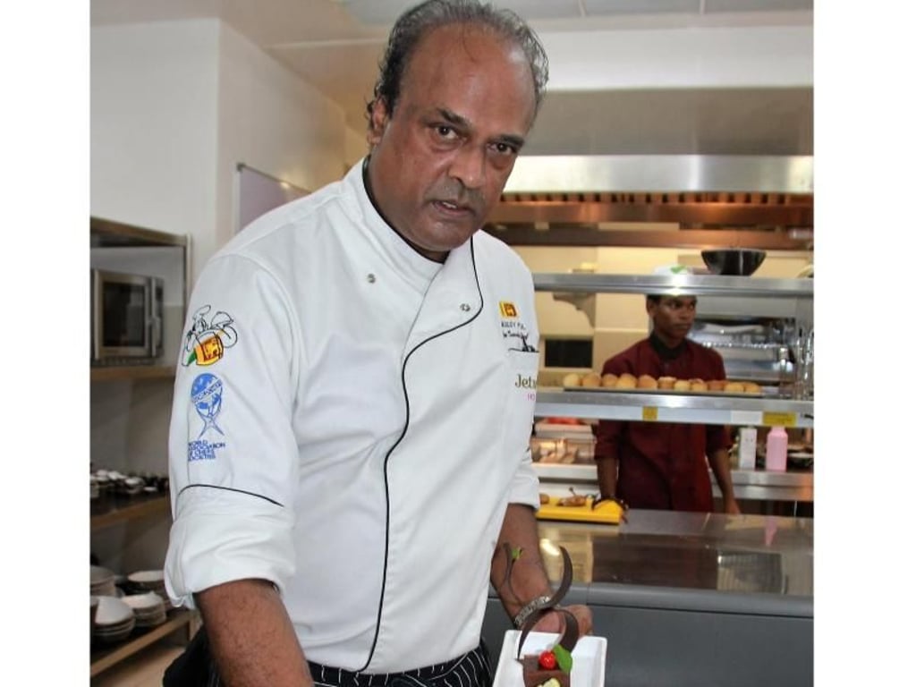 Der Kölner Promikoch Kingsley Paul unterstützt Köche in Jaffna. Foto: Dagmar Gehm