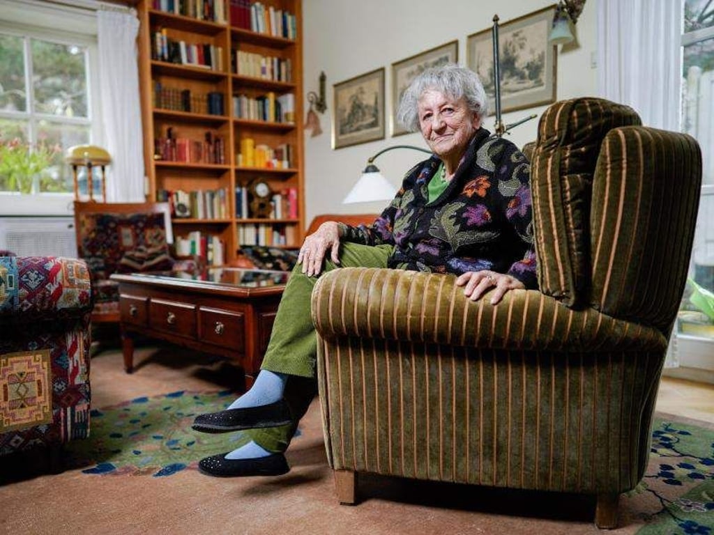 Die Schriftstellerin Ingrid Noll fühlt mit 83 eine «leichte Schwangerschaft». Foto: Uwe Anspach
