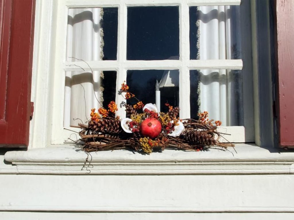 Weihnachtsdeko muss nicht billig und bunt sein: Das beweisen die Bewohner von Williamsburg, die in der Weihnachtszeit um den schönsten Hausschmuck wetteifern. Foto: Verena Wolff