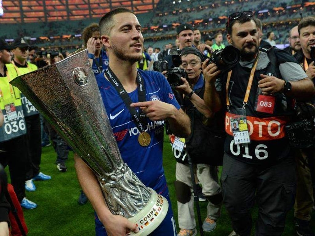 Verabschiedet sich mit dem Europa-League-Pokal zu Real Madrid: Eden Hazard. Foto: Arne Dedert
