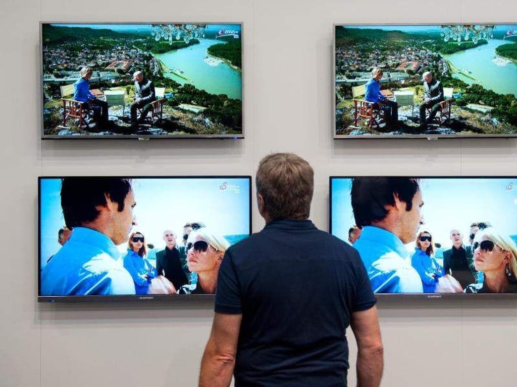Verloren in der Angebotsvielfalt: Nicht nur beim TV-Kauf hat es der Otto-Normal-Kunde schwer. Foto: Robert Schlesinger
