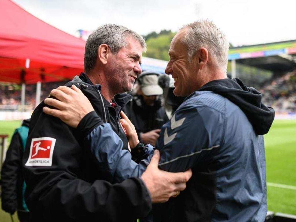 Glücklich mit ihren Teams: Düsseldorf-Coach Funkel und Freiburgs Trainer Streich. Foto: Patrick Seeger