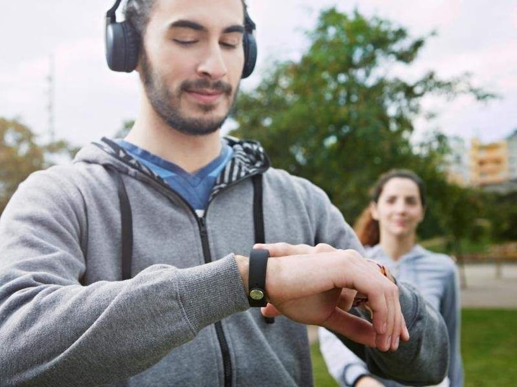 Ganz schön sportlich: Fitnesstracker wie dieses Modell von Sony helfen, die körperliche Aktivität zu überwachen. Foto: Sony