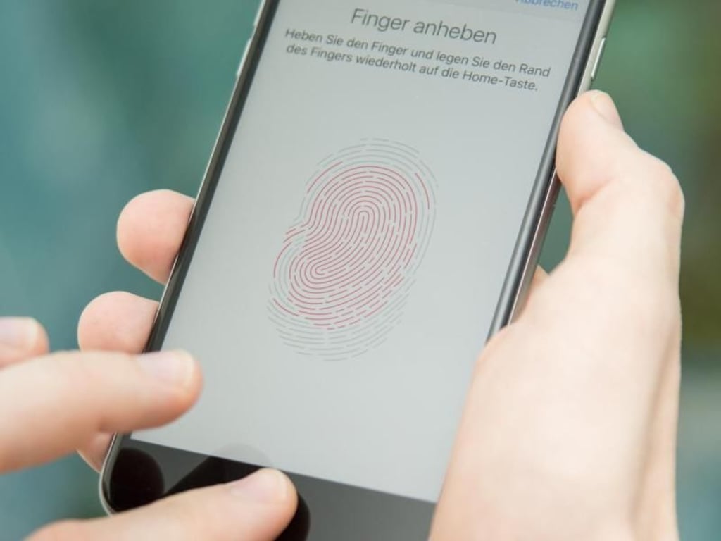 Die Fingerabdruckerkennung über TouchID funktoniert nun wesentlich schneller als mit früheren Modellen. Foto: Andrea Warnecke