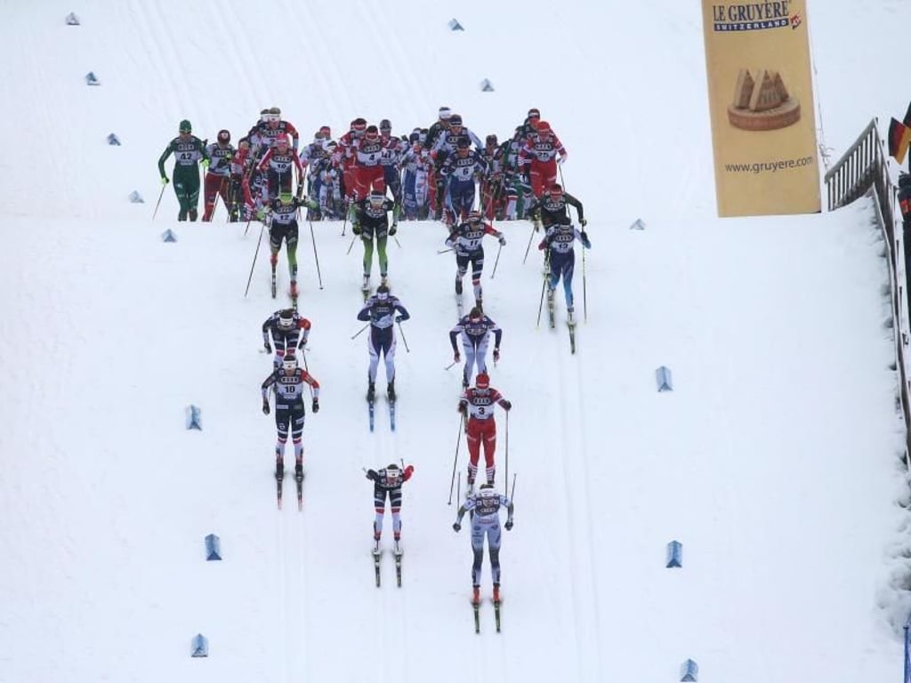 Das Massenstartrennen wurde in Oberstdorf gesendet. Foto: Karl-Josef Hildenbrand