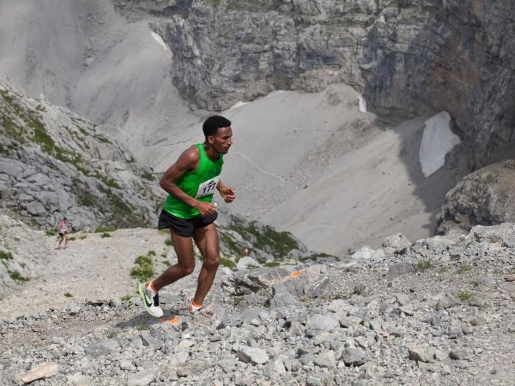 Schroffes Terrain: Beim Karwendel Berglauf sind die Teilnehmer im Hochgebirge unterwegs. Foto: Hubert Hornsteiner/Laufclub Mittenwald