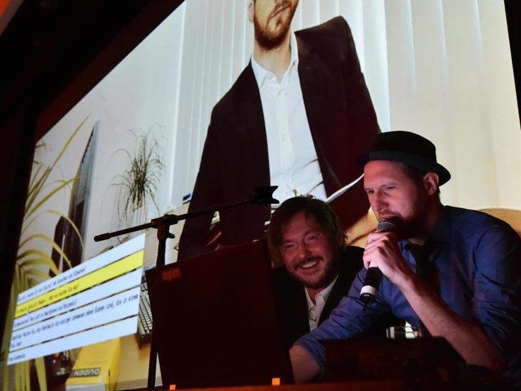 Nur mit der richtigen Antwort läuft das Filmspiel weiter - bei einer falschen Antwort kommen witzige Einspieler. Foto: Bernd Settnik
