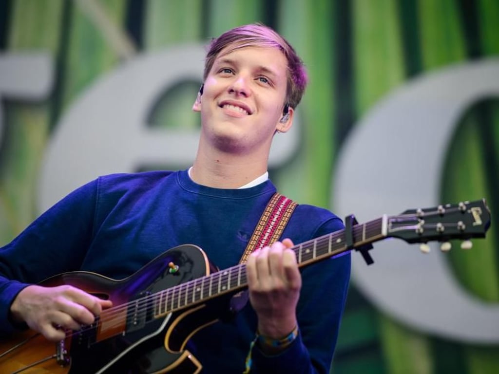 Der britische Singer-Songwriter George Ezra verbreitet gute Laune. Foto: Gregor Fischer