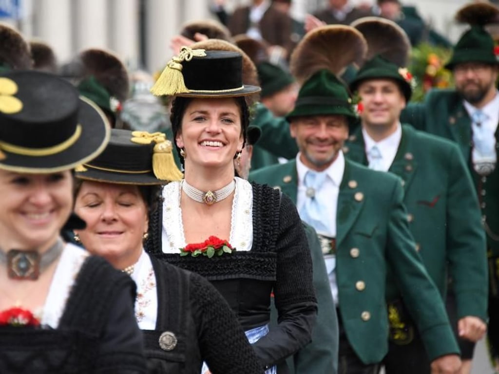 Es ist zwar etwas frisch in München, aber die Stimmung ist prima. Foto: Tobias Hase