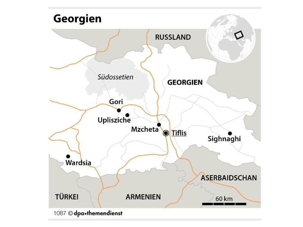 Höhlenstädte, Unesco Welterbestätten und großartige Landschaften - eine Reise durch die ehemalige Sowjetrepublik Georgien ist vielseitig. Foto: dpa-infografik