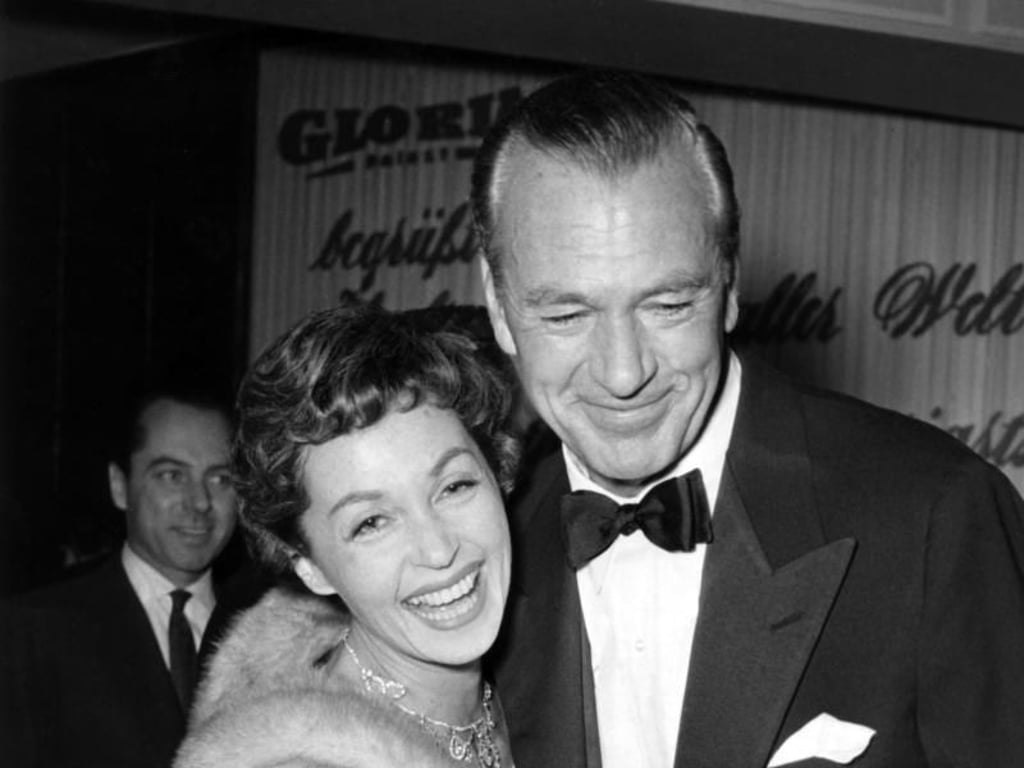 Gary Cooper mit Lili Palmer auf der Berlinale im Jahr 1956. Foto: Guenter Bratke