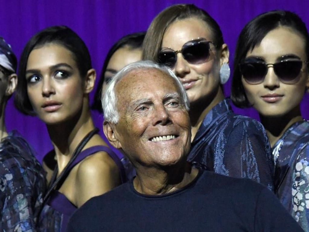 Der italienische Designer Giorgio Armani im Kreise seiner Models. Foto: Daniel Dal Zennaro