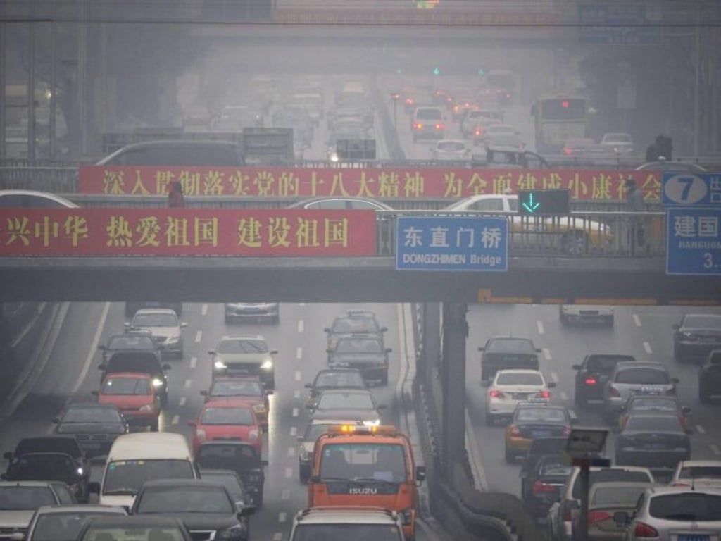 Verkehr in Peking: Die Massenmotorisierung schnürt Chinas Metropolen die Luft ab. Foto: Adrian Bradshaw/Archiv