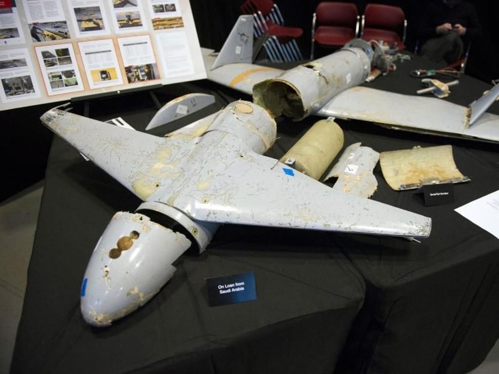 Die Überreste einer iranischen Qasef-1 Drohne, die vom Jemen aus nach Saudi-Arabien geflogen wurde. Foto: Cliff Owen/AP