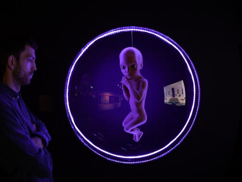 Das Exponat «Starchild» in der Ausstellung «Kubricks 2001. 50 Jahre A Space Odyssey» im Deutschen Filmmuseum. Foto: Arne Dedert