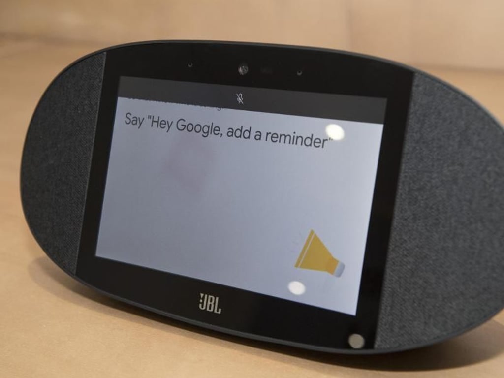 Neuer Smartspeakter von JBL: Das Modell Link View verfügt über einen acht Zoll großen Touchscreen. Foto: Robert Günther