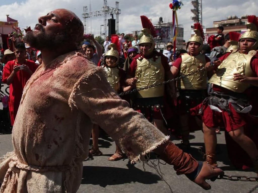 Ein Umzug in Mexiko-Stadt, der die Passion Christi nachempfinden soll. Foto: Mario Guzman