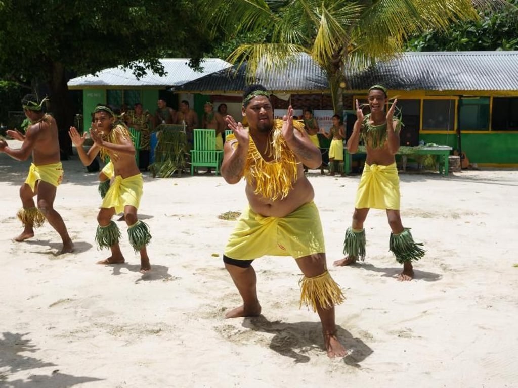 Im Takt und mit Tuch um die Hüften: Tanzvorführung für Touristen. Foto: Philipp Laage