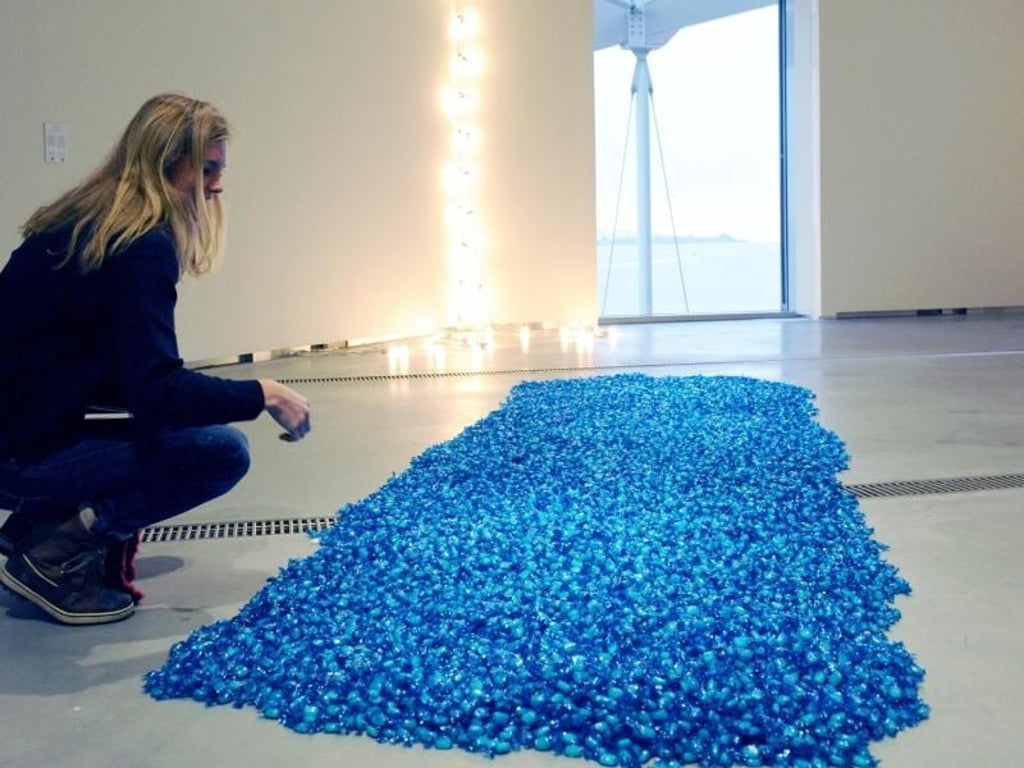 «Untitled/Blue Placebo» von Felix Gonzales-Torres. Foto: Sigrid Harms