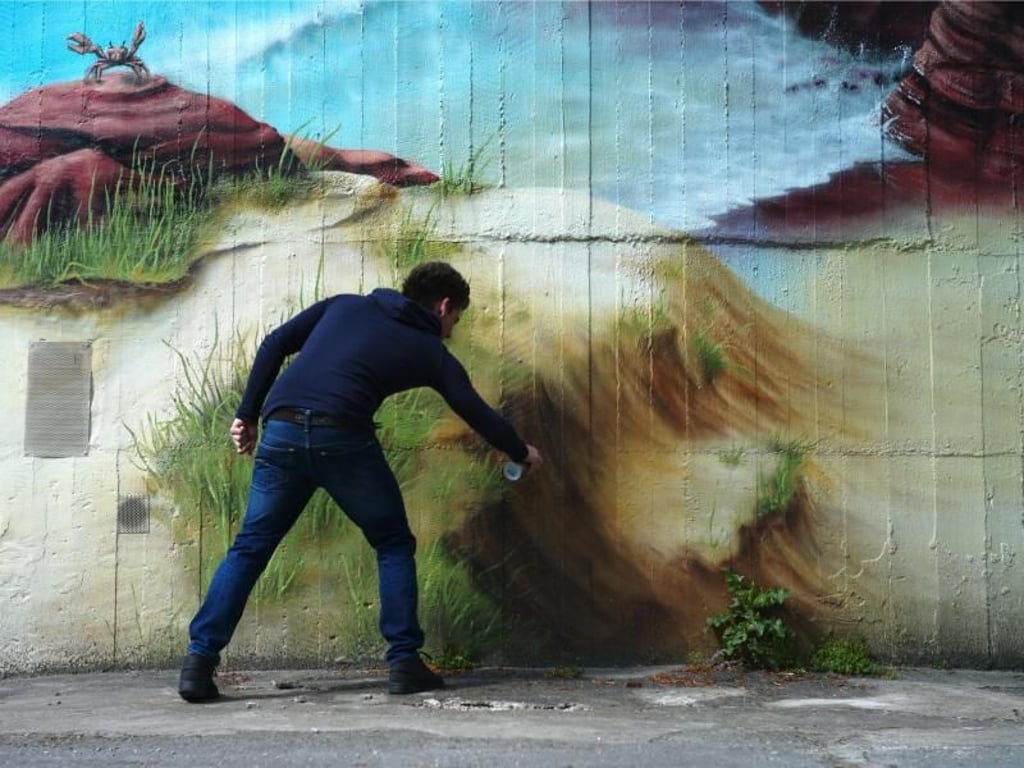 Das Nordseemotiv auf einem ehemaligen Rundbunker in Gelsenkirchen ist Sponks bisher umfangreichstes Projekt mit einer Variation aus etwa 150 Farben. Foto: Ina Fassbender