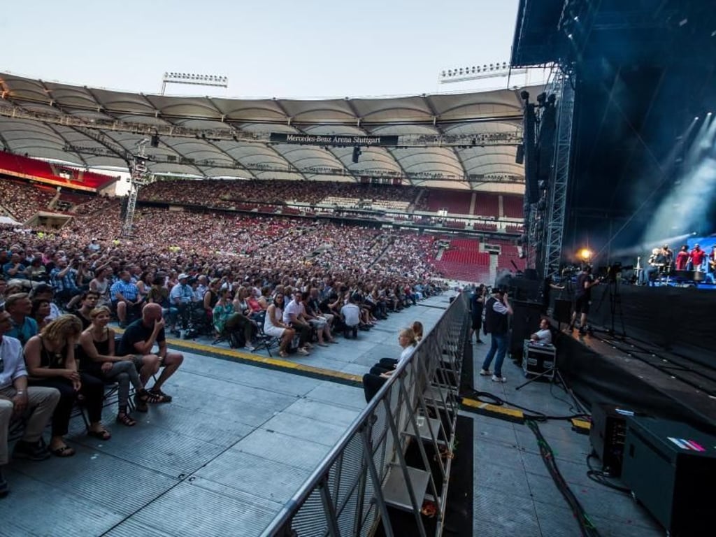 Sänger Phil Collins hörten in Stuttgart 38.000 Menschen zu. Foto: Christoph Schmidt