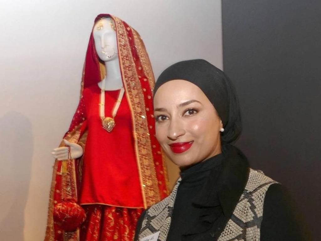 Die Stylistin Saba Ali hat die Ausstellung mit gestaltet. Foto: Barbara Munker