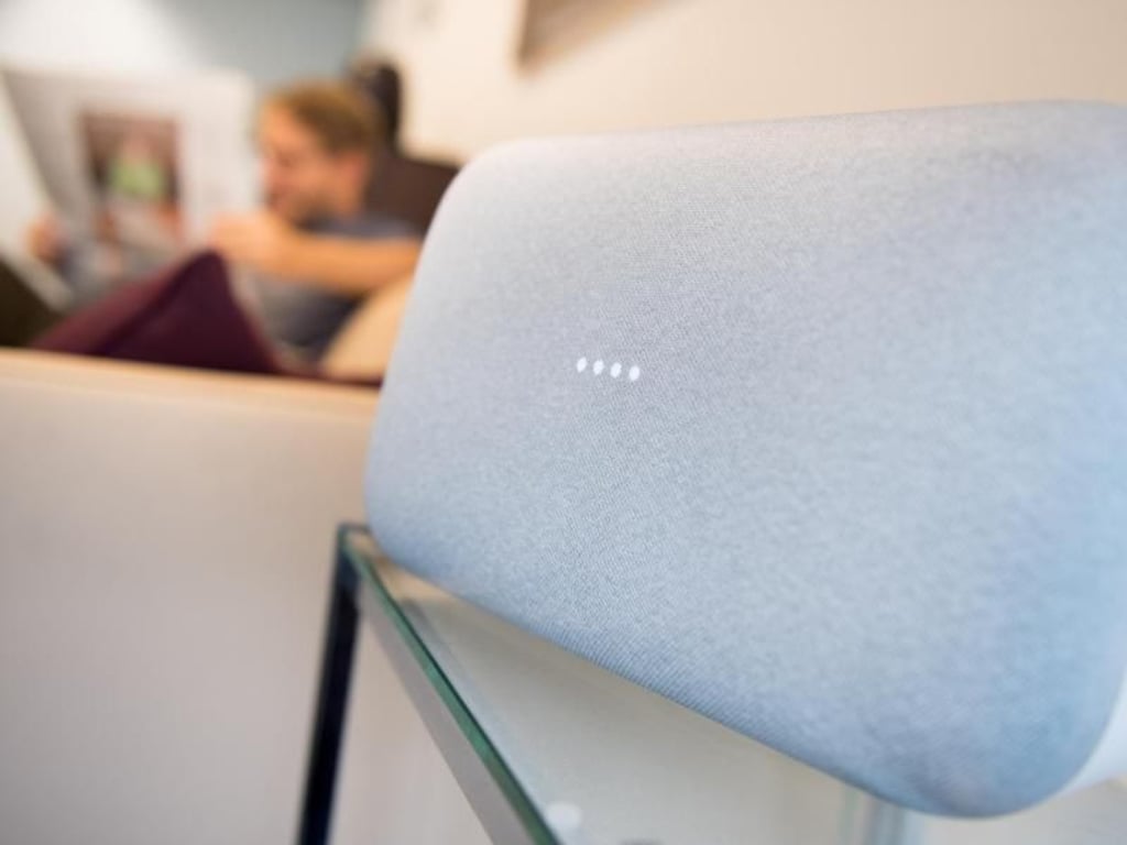 Der Klang des Google Home Max ist sehr basslastig, gewinnt aber bei zunehmender Lautstärke an Klarheit. Foto: Franziska Gabbert