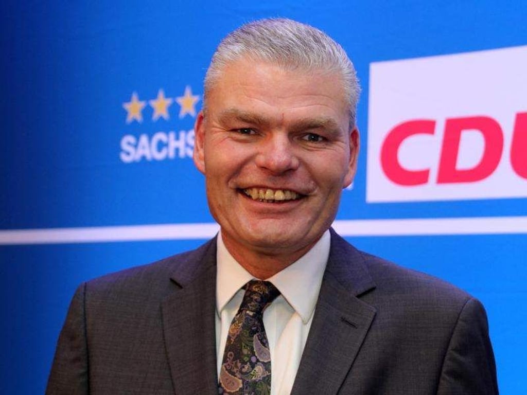 Holger Stahlknecht, neuer CDU-Landesvorsitzender in Sachsen-Anhalt, blickt in die Kamera. Foto: Peter Förster/Archiv