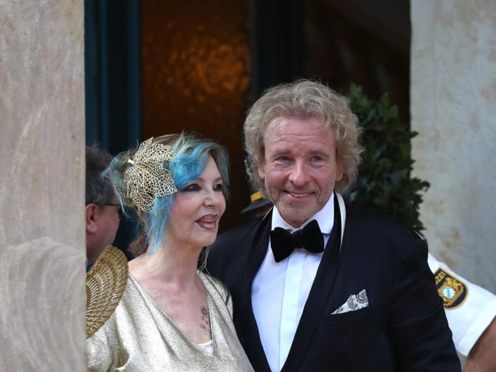Entertainer Thomas Gottschalk und seine Frau Thea vor der Premiere der diesjährigen Bayreuther Festspiele. Foto: Daniel Karmann