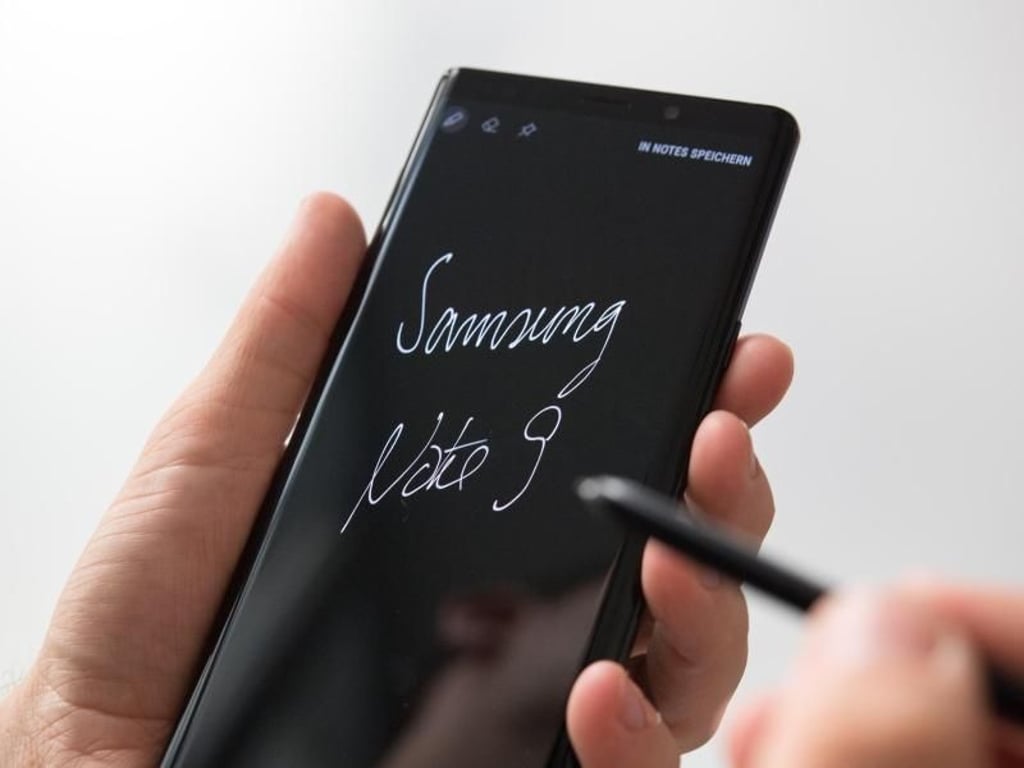 Der Zeichenstift des Note 9 lässt sich zum Verfassen von handschriftlichen Notizen direkt auf dem Bildschirm nutzen. Foto: Andrea Warnecke/dpa-tmn