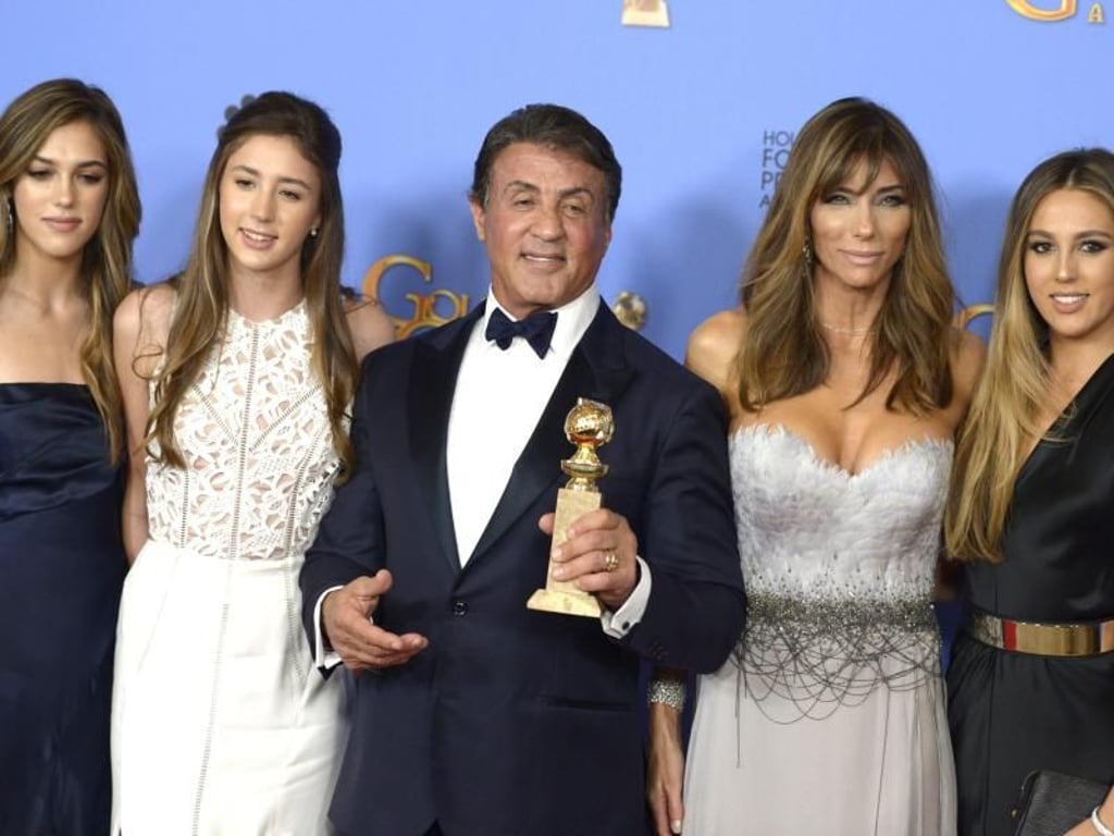 Golden-Globe-Gewinner Sylvester Stallone im Kreise seiner Familie. Foto: Paul Buck