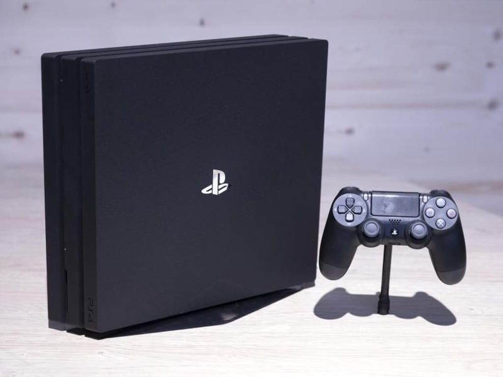 Die Playstation 4 Pro ist die aktuell leistungsstärkste Sony-Konsole. Foto: Florian Schuh/dpa-tmn