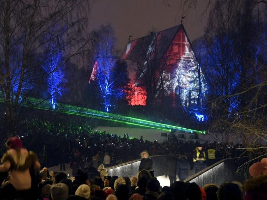 Espoo ist die erste Stadt in Finnland, die das traditionelle Feuerwerk durch eine Lasershow ersetzt. Foto: Markku Ulander/Lehtikuva