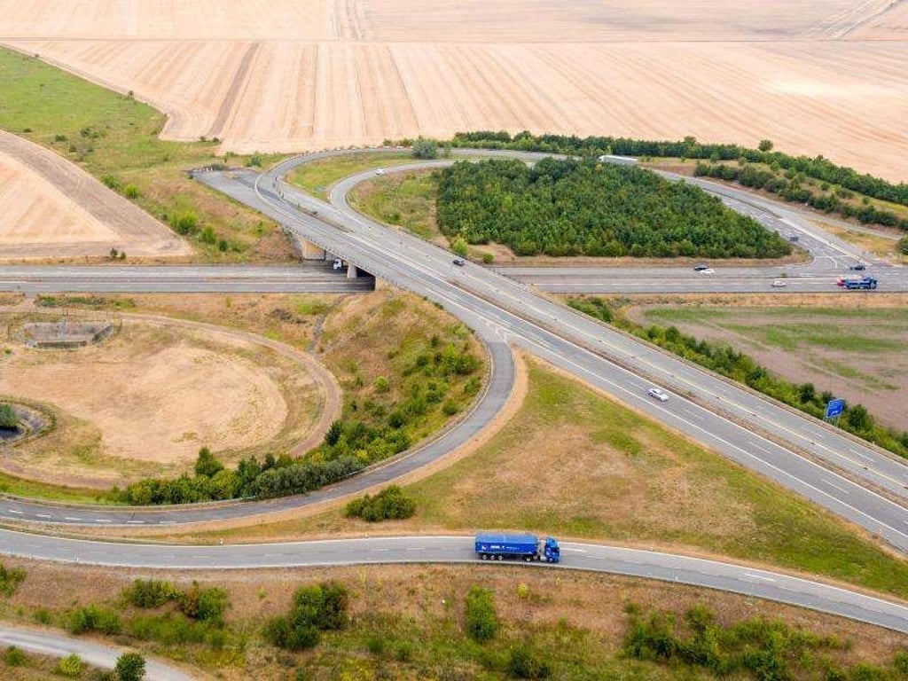 Die Westumfahrung von Halle, die Autobahn 143. Foto: Jan Woitas/Archivbild