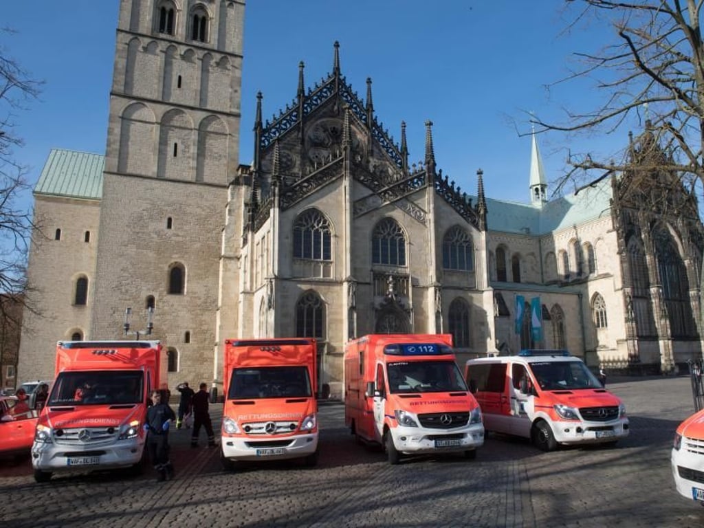 Fahrzeuge der Rettungsdienste in Münster. Foto: Bernd Thissen