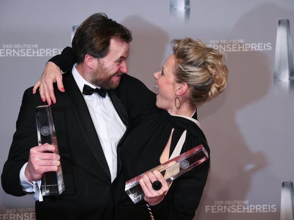 «Aufbruch in die Freiheit» ist als bester Fernsehfilm ausgezeichnet worden: Große Freude bei Christian Erdmann und Anna Schudt. Foto: Henning Kaiser