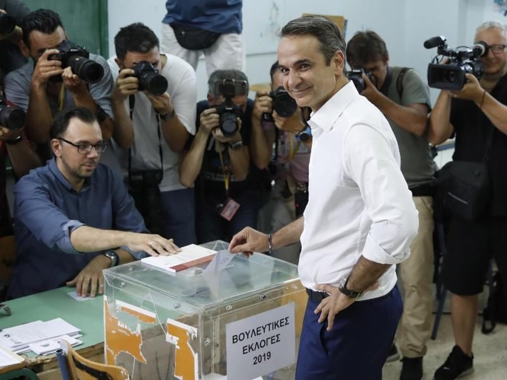 Kyriakos Mitsotakis, Präsident der konservativen bisherigen Oppositionspartei Nea Dimokratia, gibt seine Stimme ab. Foto: Thanassis Stavrakis/AP