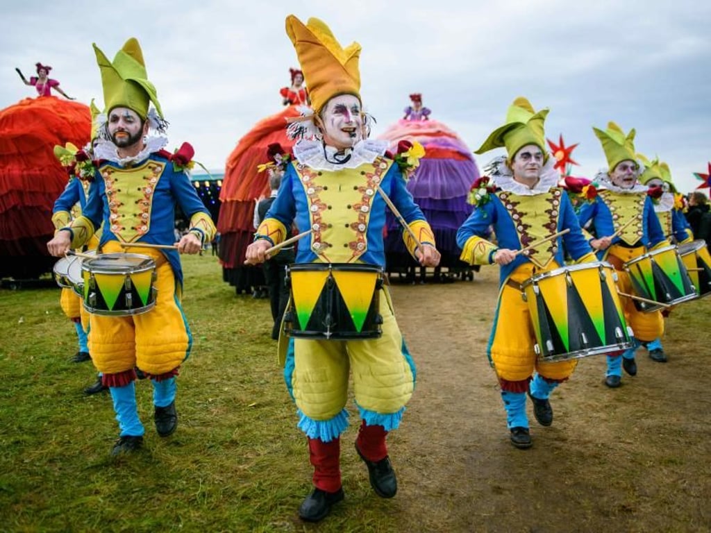 Clowns bestreiten das Rahmenprogramm. Foto: Gregor Fischer