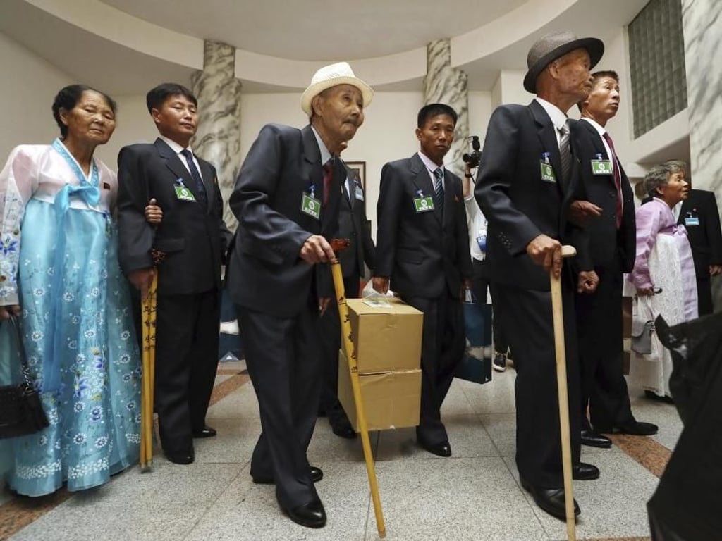 Menschen aus Nordkorea warten darauf, ihre Familienangehörigen aus Südkorea zu treffen. Foto: Lee Ji-Eun/Yonhap