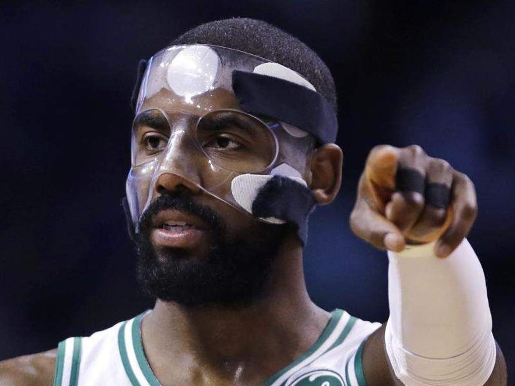 Kyrie Irving musste bereits nach einer vorherigen Gesichtsverletzung mit einer Schutzmaske spielen. Foto: Charles Krupa/AP