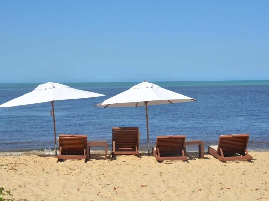 Blick auf den fast leeren Strand am früheren deutschen WM-Quartier Campo Bahia im brasilianischen Ort Santo André. Foto: Georg Ismar
