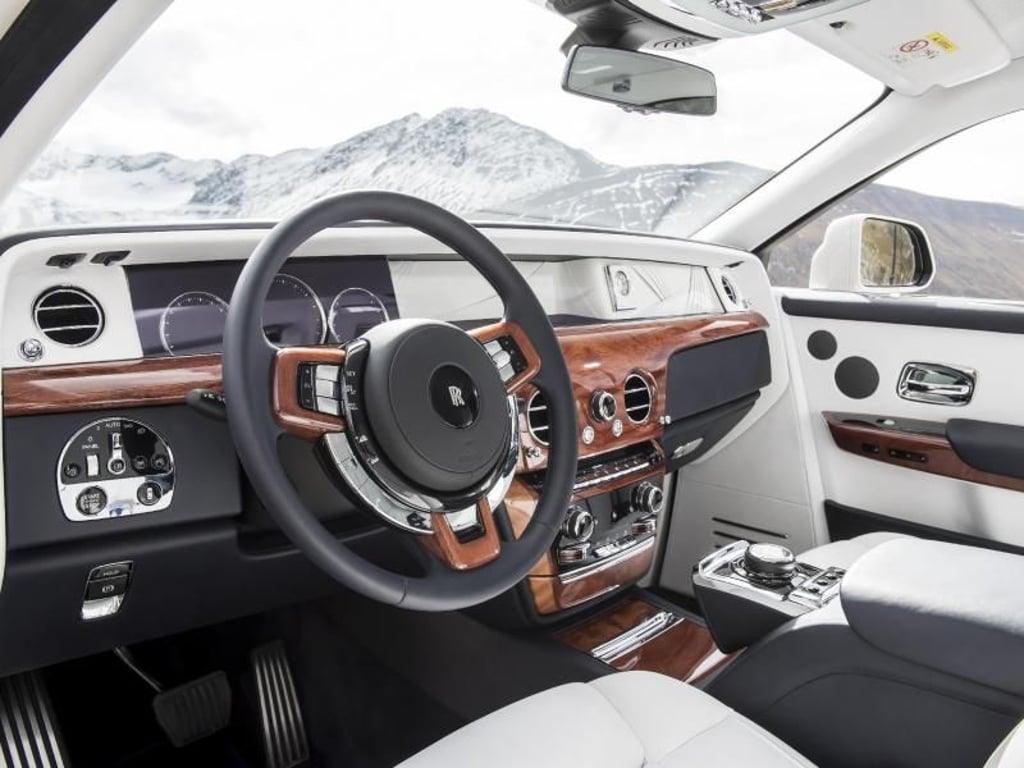 Rolls-Royce hat bei den Assistenzsystemen und der Elektronik nachgerüstet. So gibt es erstmals ein digitales Cockpit. Foto: James Lipman/Rolls-Royce