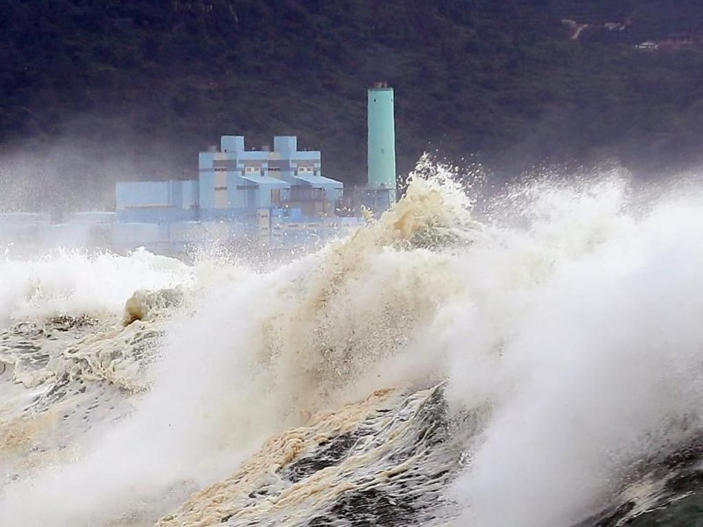 Ein Taifun hat den Süden Japans mit heftigen Regenfällen und starken Windböen überzogen. Foto: YNA