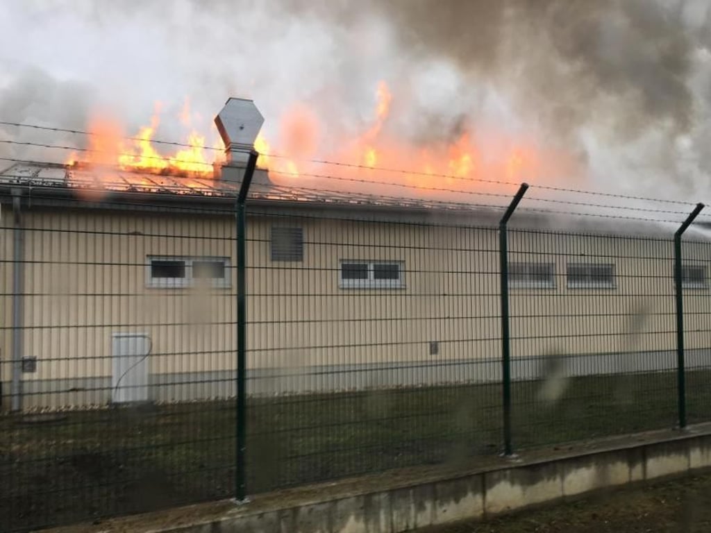 Das Feuer war bald unter Kontrolle, doch der Schaden an der Gasstation führte zu Lieferengpässen in Süd- und Südosteuropa. Foto: Niederösterreichisches Landesfeuerwehrkommando