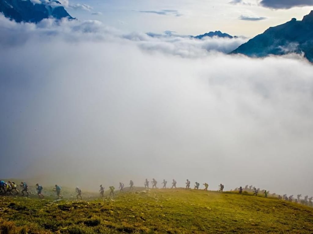 Für die Ultramarathon-Elite: Der Ultra-Trail du Mont-Blanc (UTMB) führt einmal um den höchsten Berg der Alpen - mehr als 10 000 Höhenmeter sind dabei zu überwinden. Foto: Pascal Tournaire/UTMB