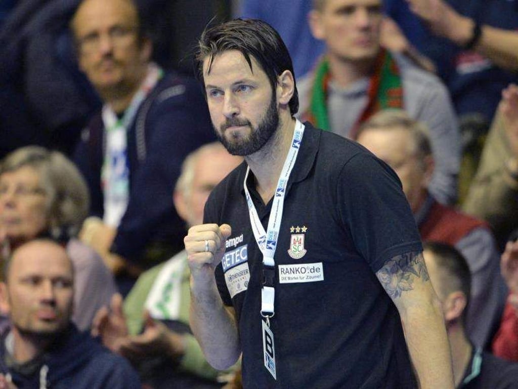 Der Trainer von Magdeburg Bennet Wiegert jubelt. Foto: Jan Kuppert/Archiv