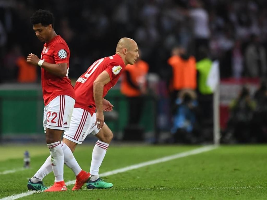 In der 73. Minute wurde Arjen Robben für Serge Gnabry (l) eingewechselt. Foto: Matthias Balk