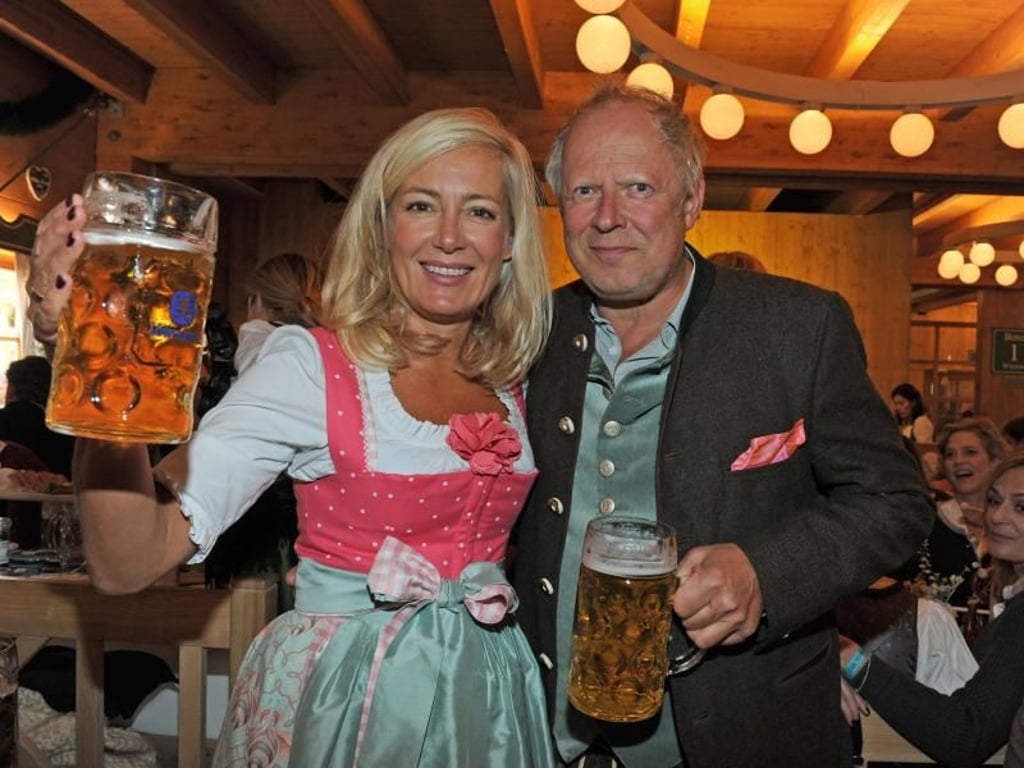 «Tatort»-Kommissar Axel Milberg feiert mit seiner Frau Judith. Foto: Ursula Düren